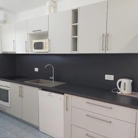 Baras Apartament Nin