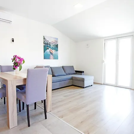 Baras Apartament Nin