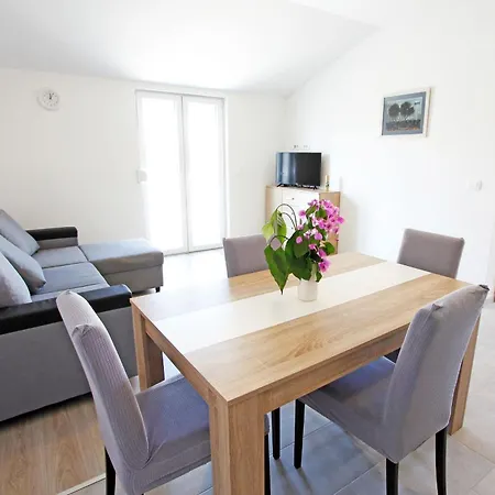 Baras Apartament *