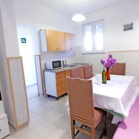 Baras Apartament Nin