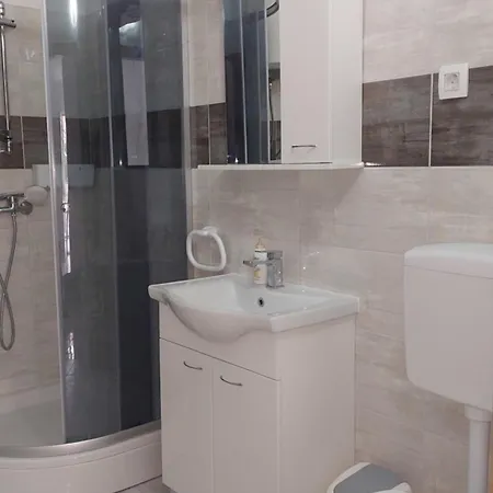 Baras Apartament Nin